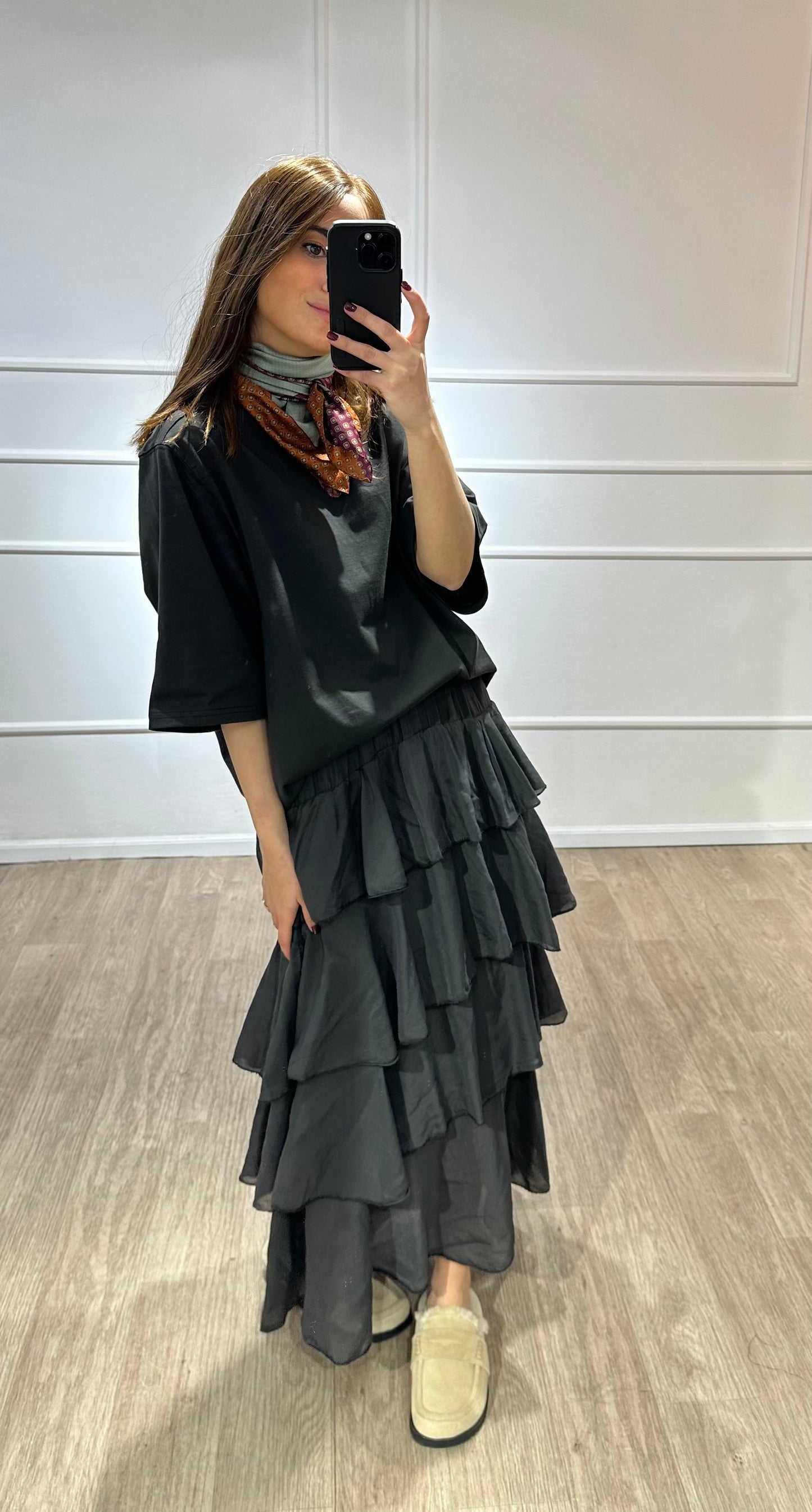 טי שירט אפור כהה