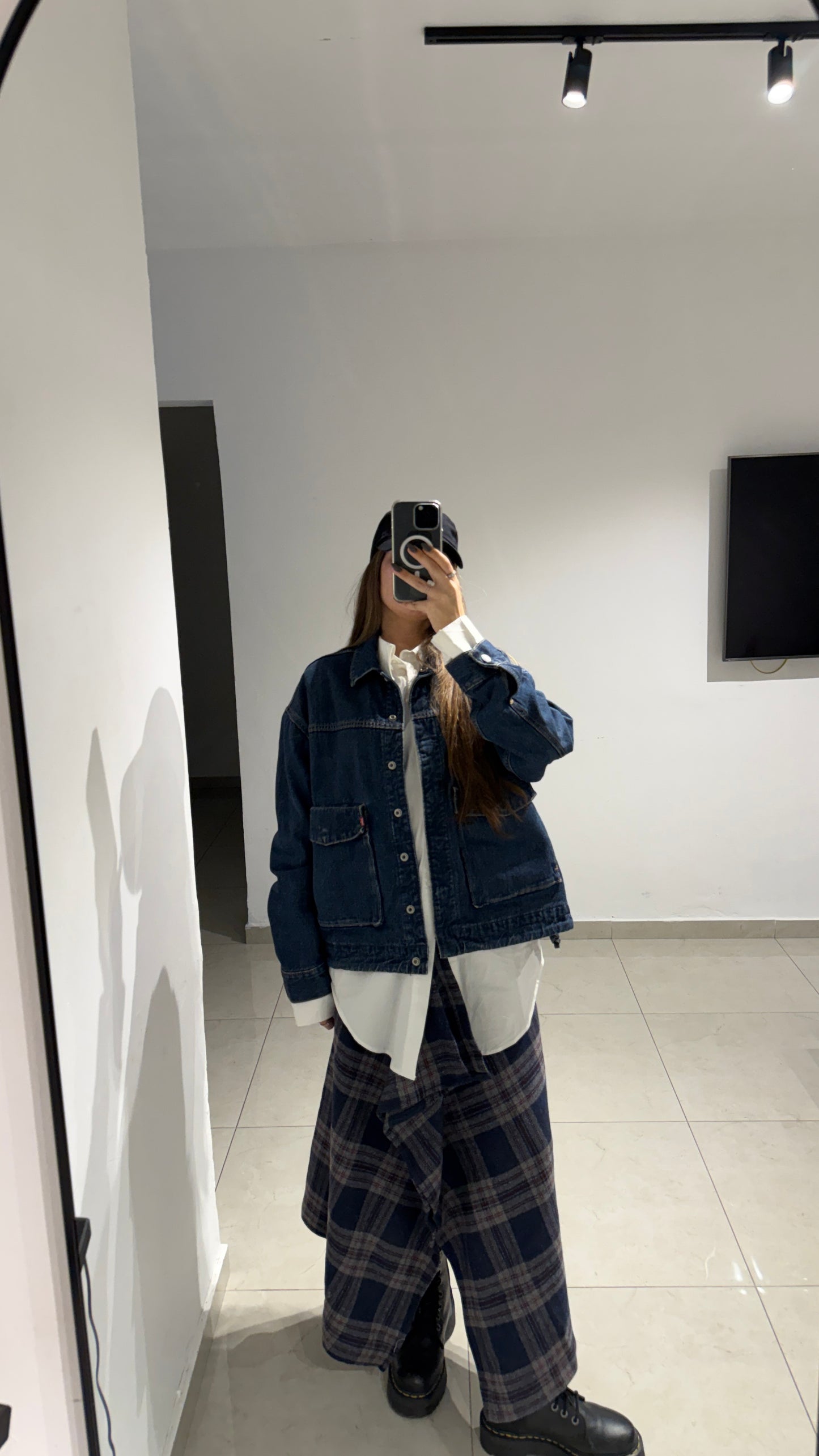 חצאית אי סימטרית משובצת כחולה 100% צמר