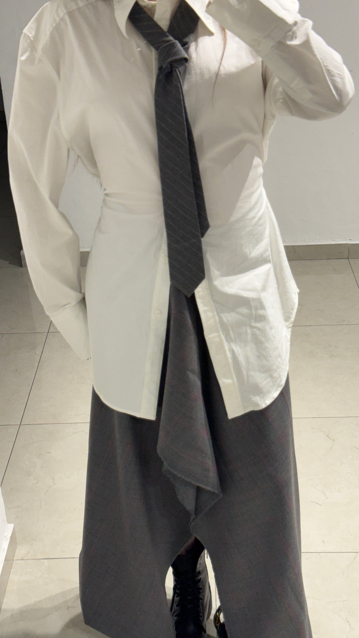 חצאית אי סימטרית משובצת אפורה וורד