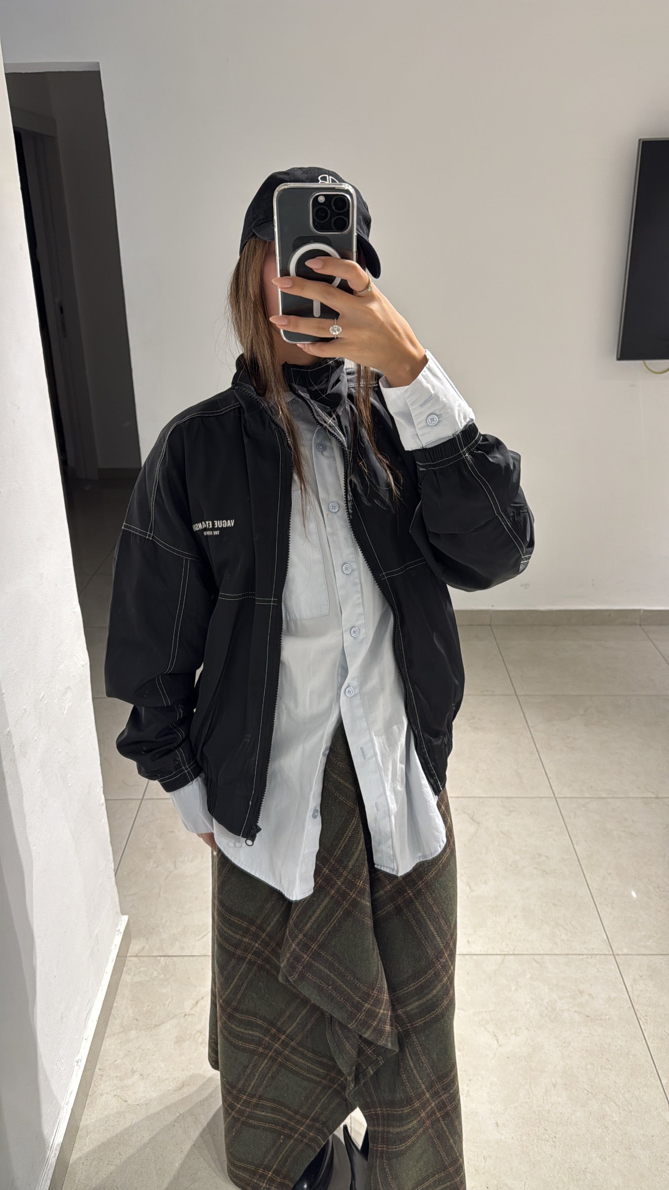 חצאית אי סימטרית משובצת זית 100% צמר