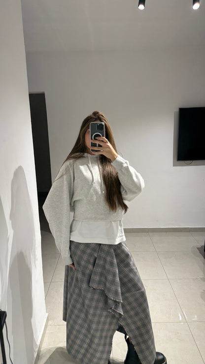 חצאית אי סימטרית משובצת אפורה