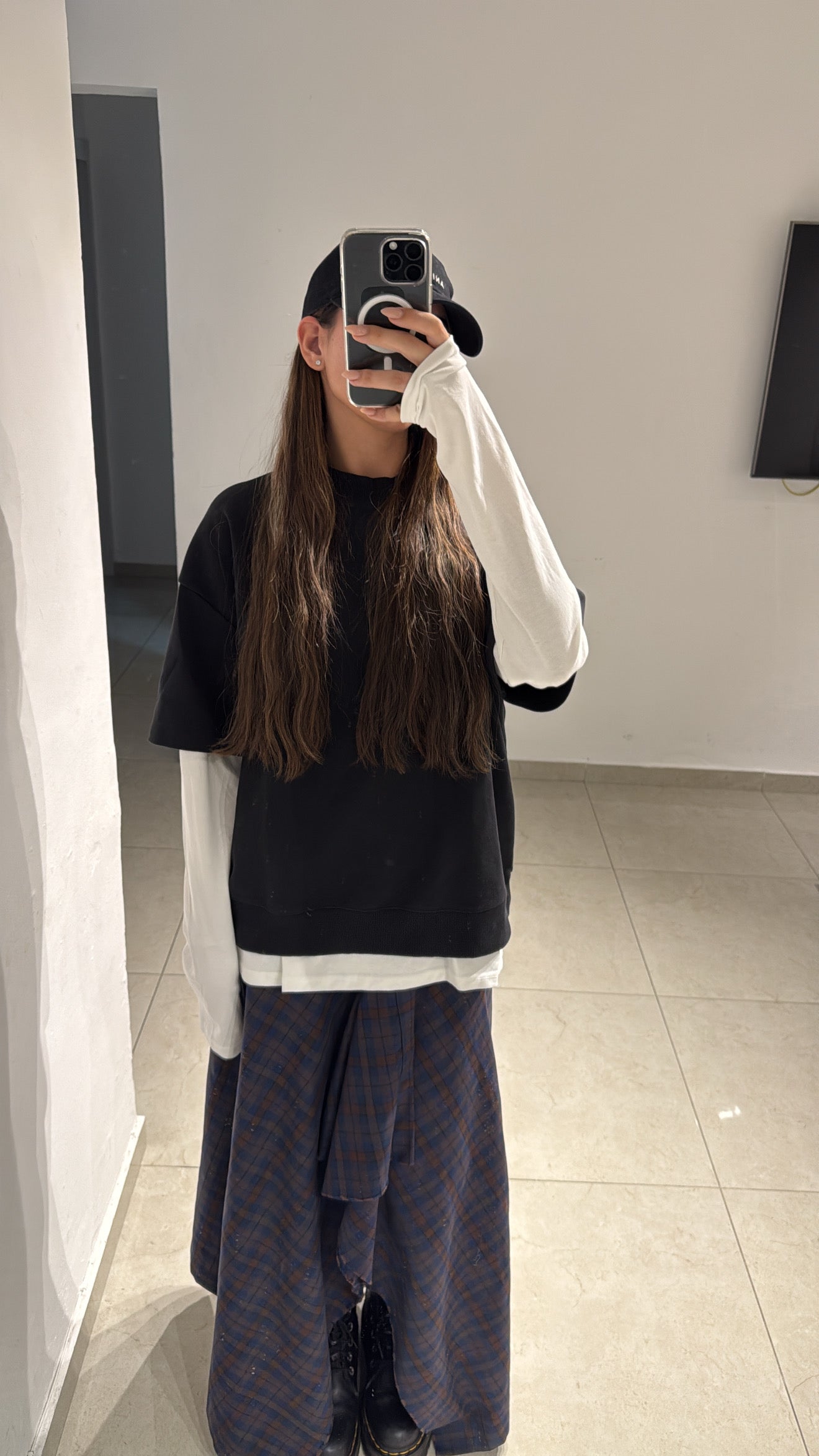 חצאית אי סימטרית משובצת כחולה