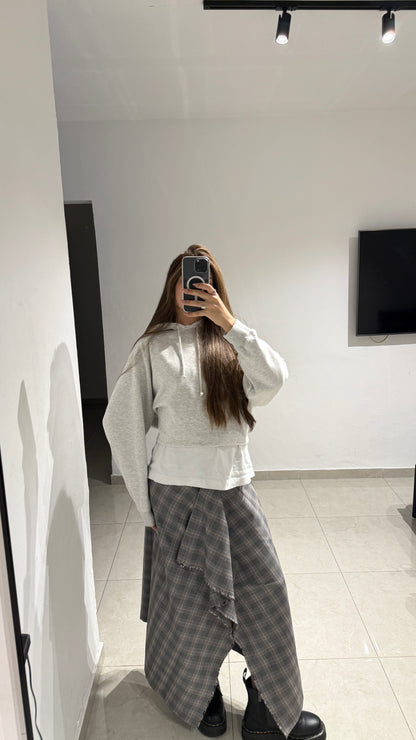 חצאית אי סימטרית משובצת אפורה