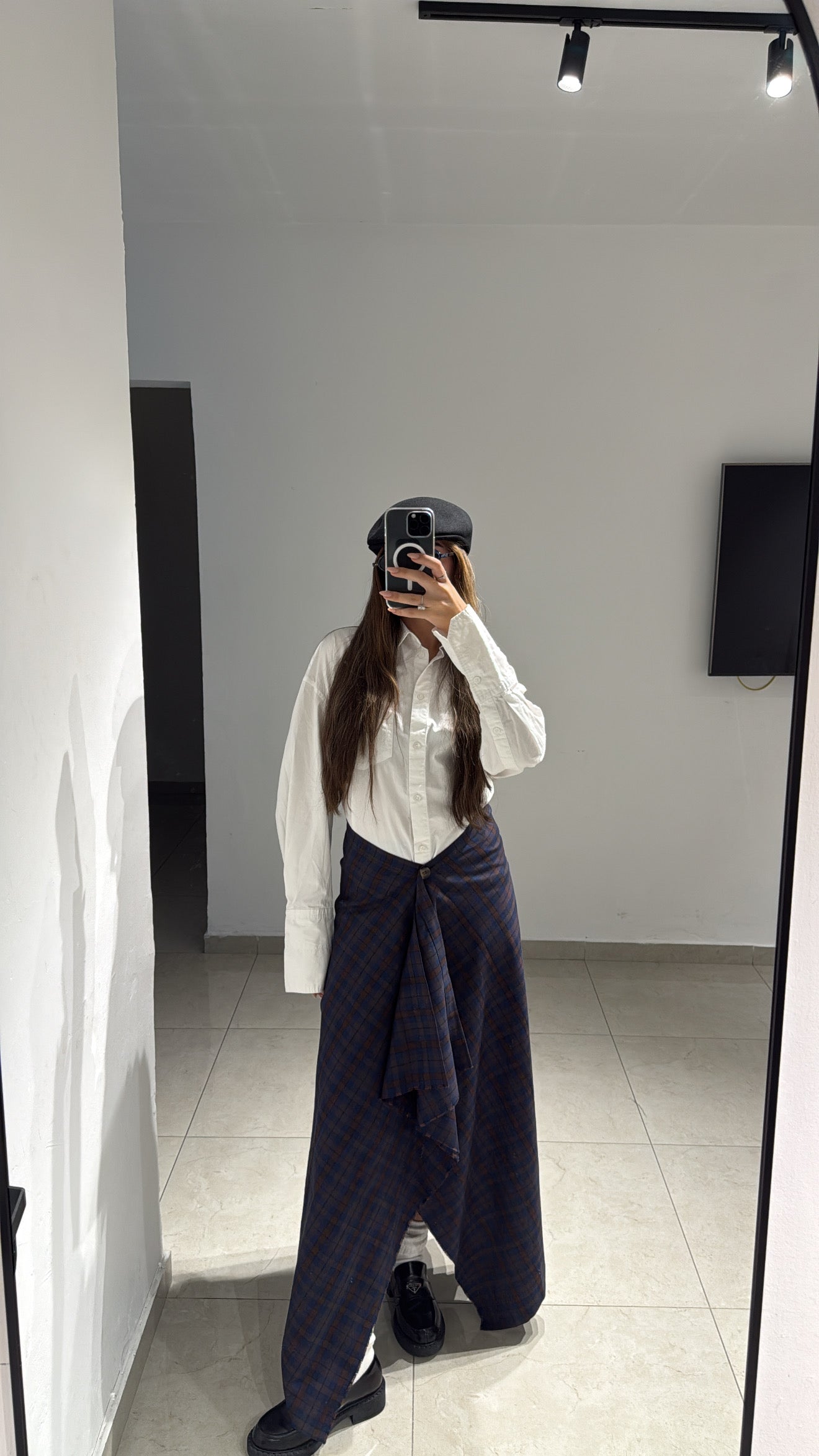 חצאית אי סימטרית משובצת כחולה