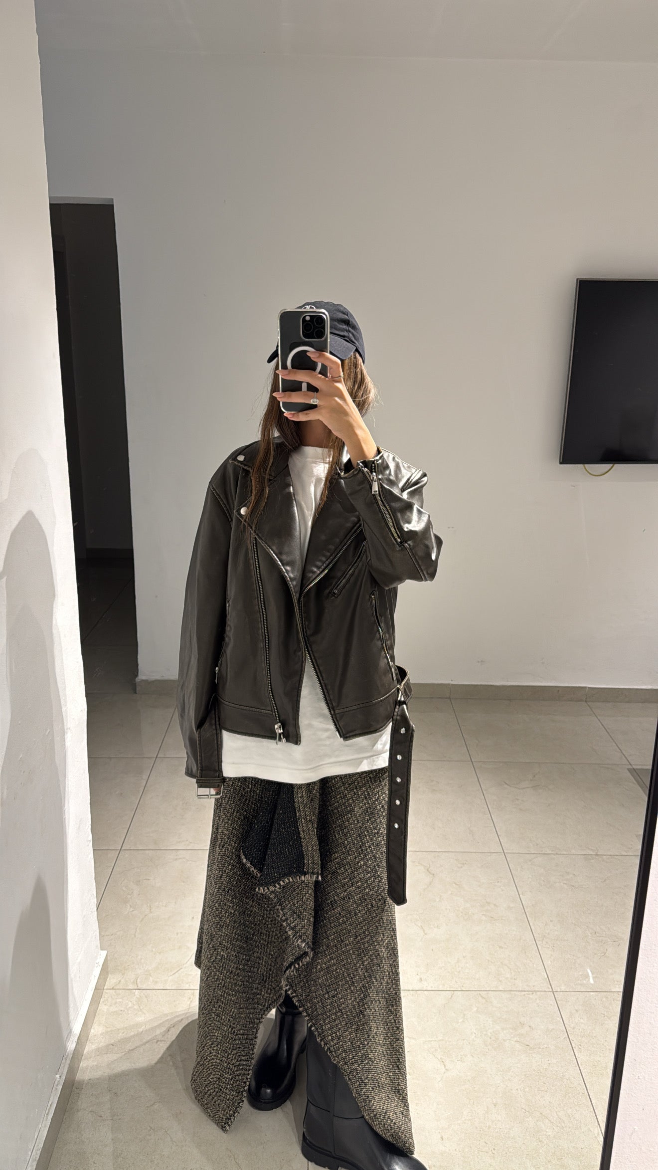 חצאית אי סימטרית   Tweed black