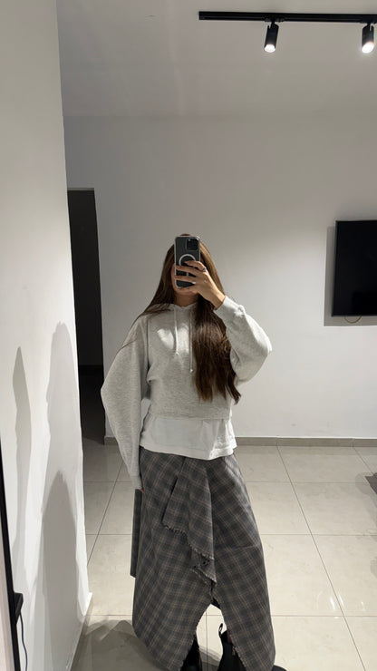 חצאית אי סימטרית משובצת אפורה